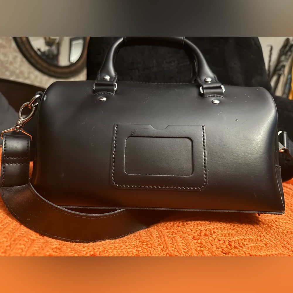 Elegant Black Leather Women’s Dr. Martens purse
